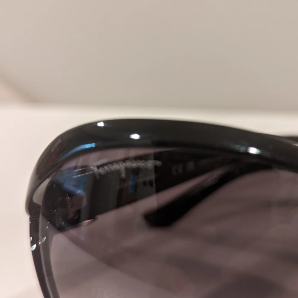 🕶️ Salvatore Ferragamo Sunglass - Picture 5 of 7